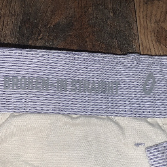 Khakis by GAP.  Broken-In Straight. Size 0. 100% Cotton. Blue Mini Stripe. - Picture 4 of 9